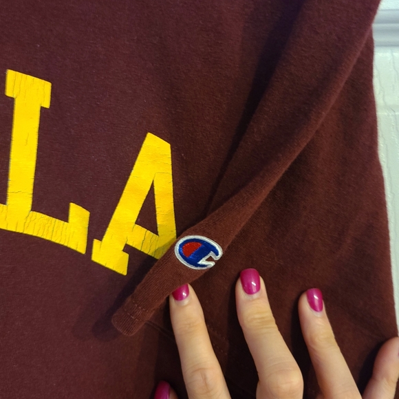 Loyola University Chicago maroon & gold t-shirt - Picture 3 of 5